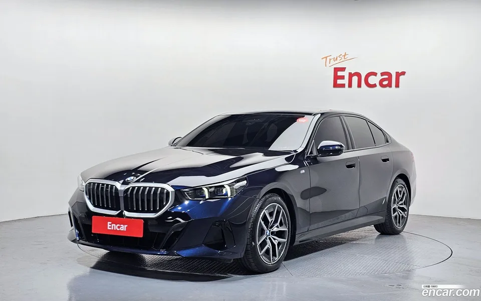 BMW 5 Series 520i M 2025 — фото 1, купить с доставкой в Москву