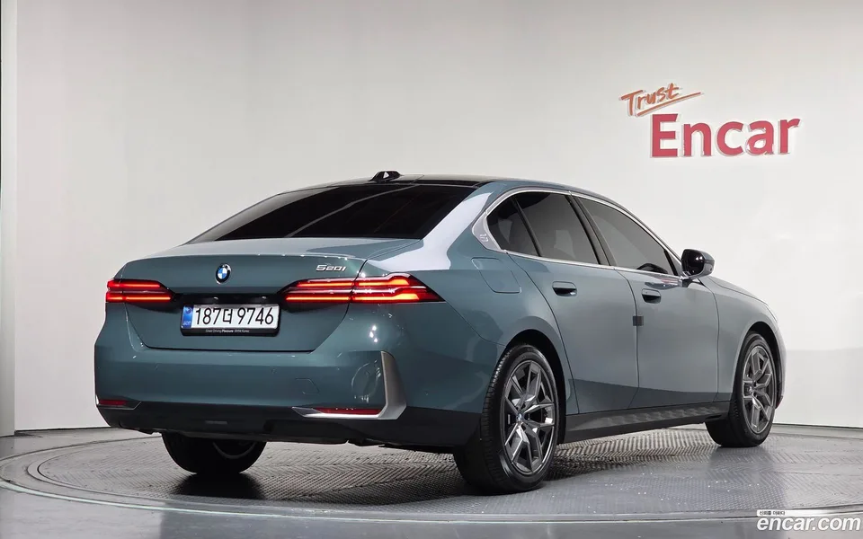 BMW 5 Series 520i 2025 — миниатюра 2