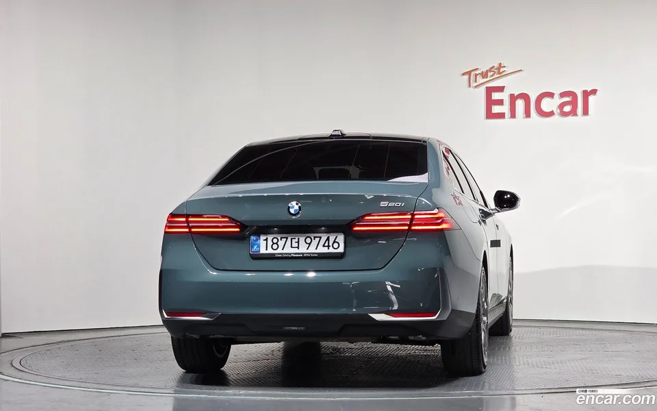 BMW 5 Series 520i 2025 — миниатюра 4