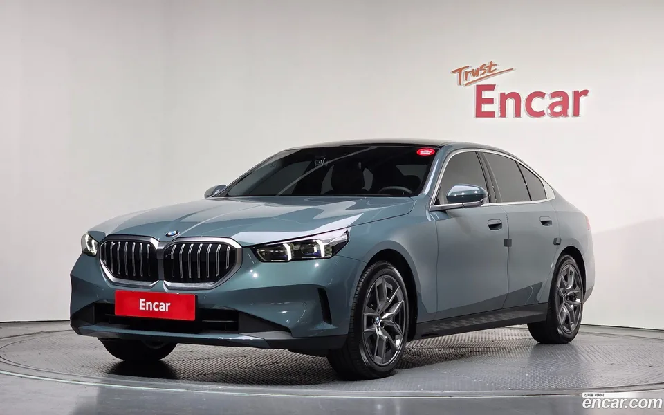 BMW 5 Series 520i 2025 — фото 1, купить с доставкой в Москву