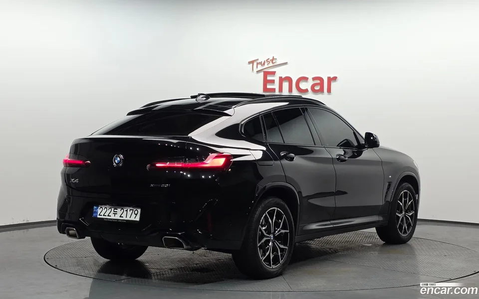 BMW X4 xDrive20i M 2023 — миниатюра 2