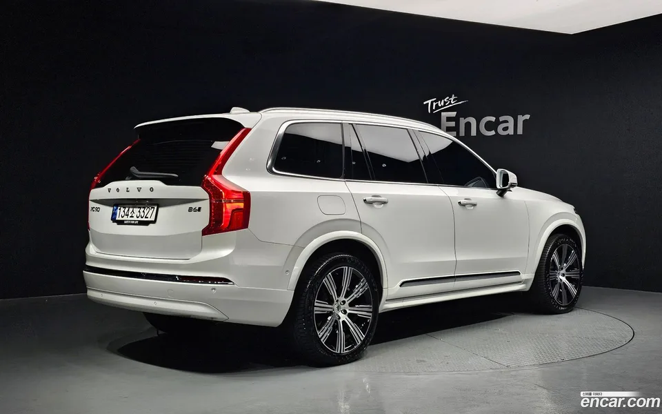 Volvo XC90 B6 2023 — миниатюра 2