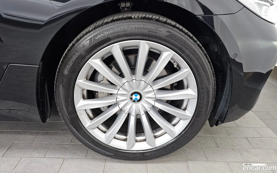BMW 6 Series GT 630i xDrive 2023 — миниатюра 5