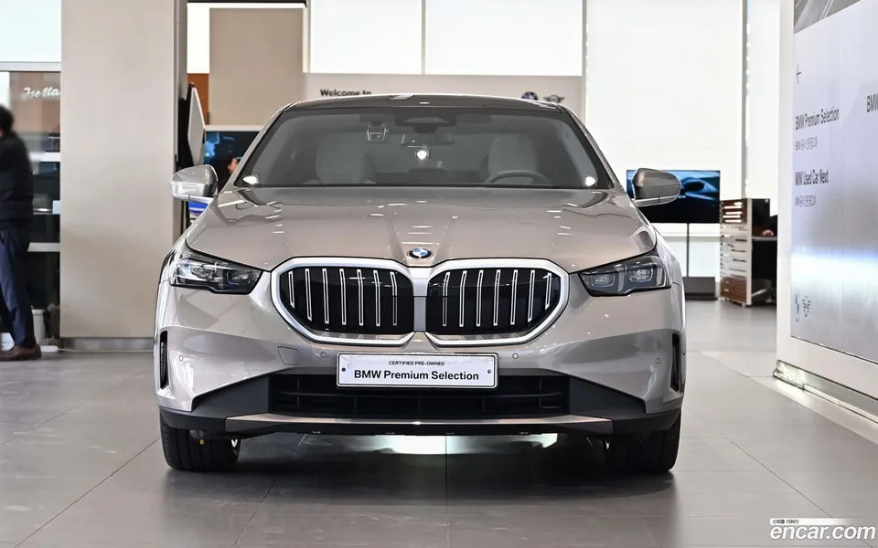 BMW 5 Series 520i 2025 — миниатюра 2