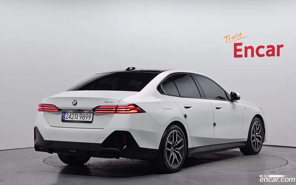 BMW 5 Series 520i M 2024 — миниатюра 2