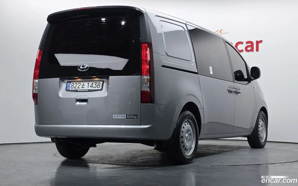 Hyundai Staria 5 2023 — миниатюра 2