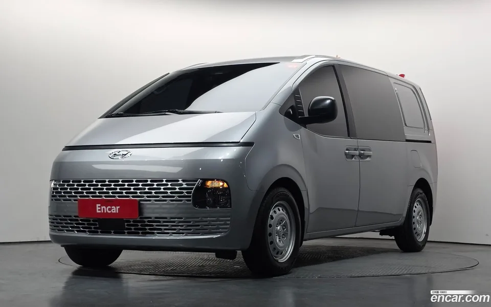 Hyundai Staria 5 2023 — фото 1, купить с доставкой в Москву