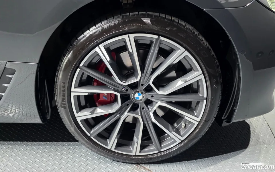 BMW 6 Series GT 630i xDrive M 2024 — миниатюра 5