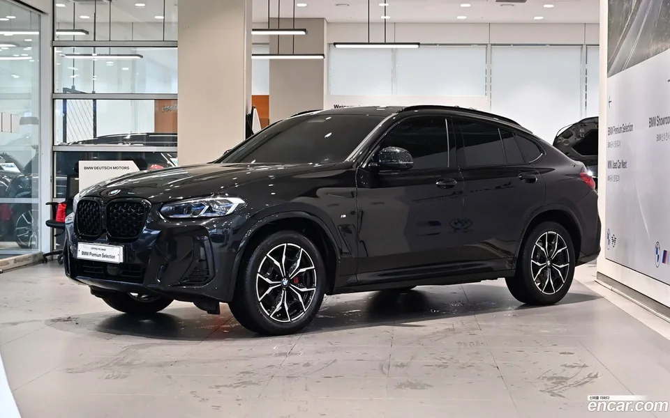 BMW X4 xDrive20i M 2023 — фото 1, купить с доставкой в Москву