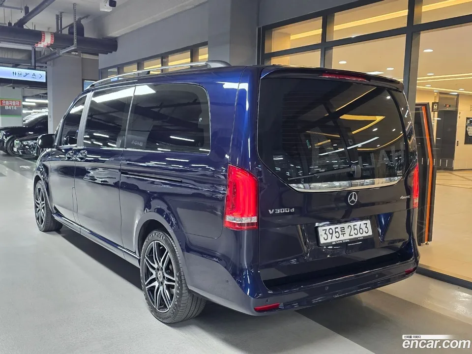 Mercedes-Benz V-Class V300 CDI 2022 — миниатюра 4