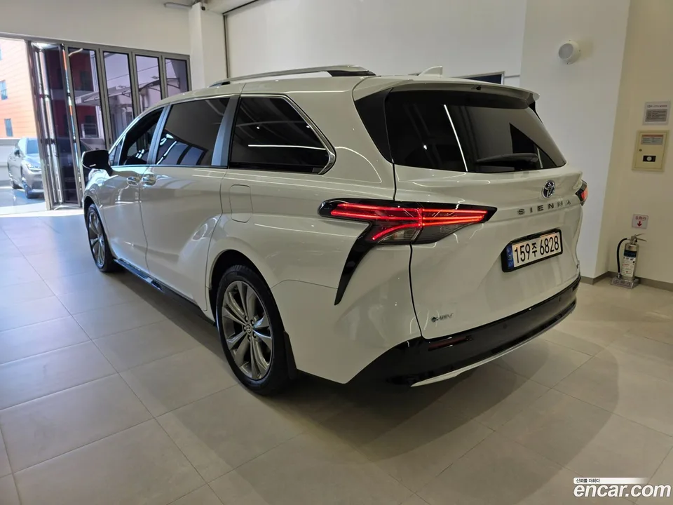 Toyota Sienna 2.5 2WD 2025 — миниатюра 2