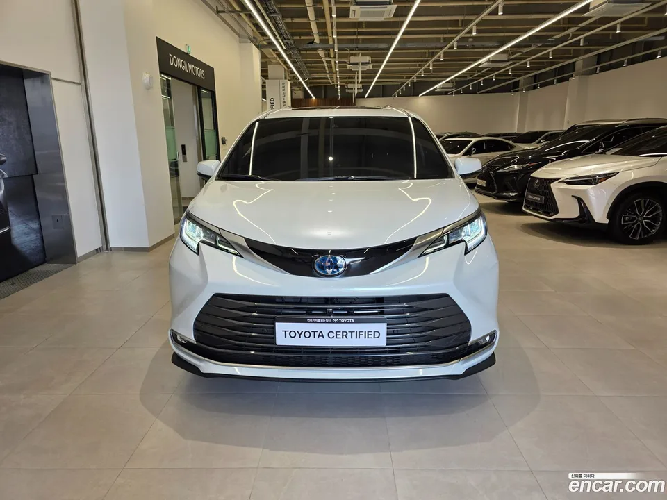 Toyota Sienna 2.5 2WD 2025 — миниатюра 3