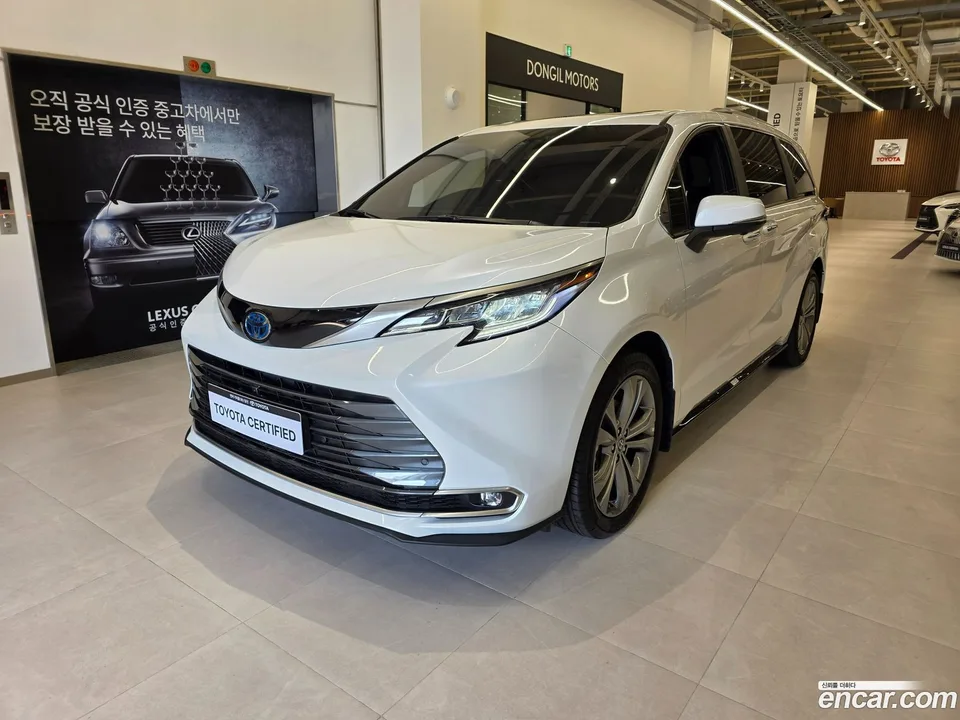 Toyota Sienna 2.5 2WD 2025 — фото 1, купить с доставкой в Москву
