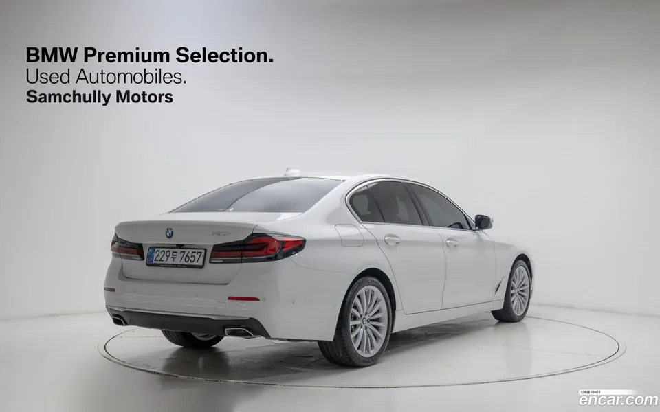 BMW 5 Series 530i 2023 — миниатюра 2