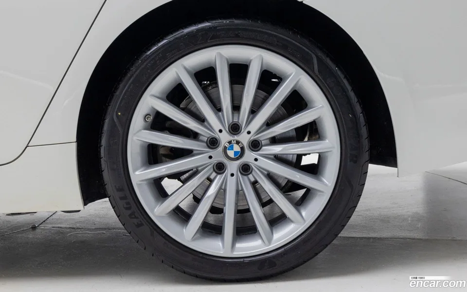 BMW 5 Series 530i 2023 — миниатюра 5