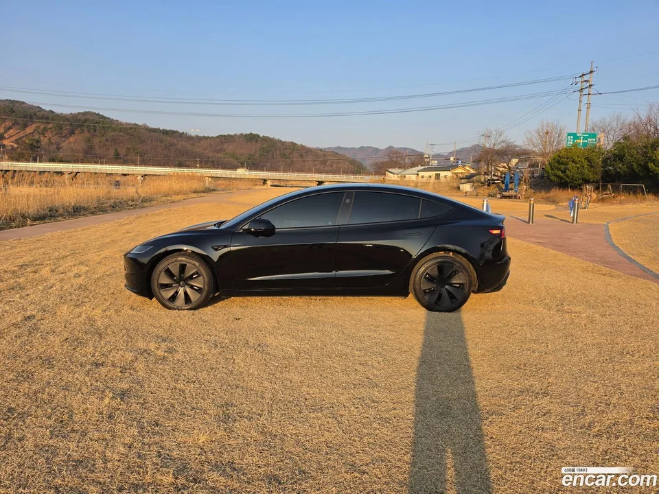 Tesla Model 3 AWD 2024 — миниатюра 4