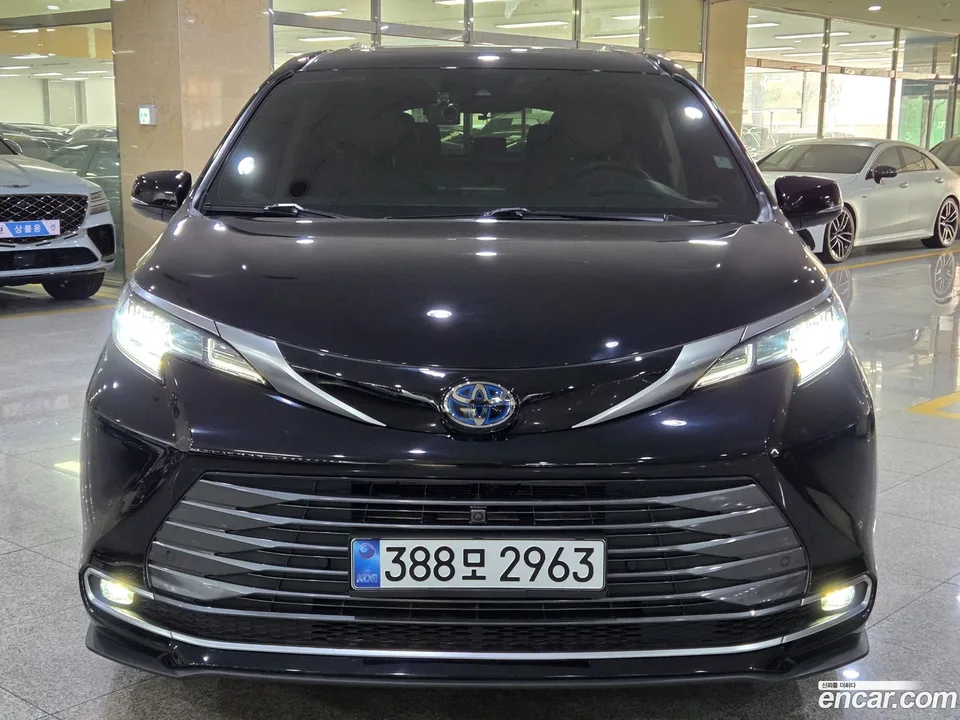 Toyota Sienna 2.5 2WD 2022 — миниатюра 2