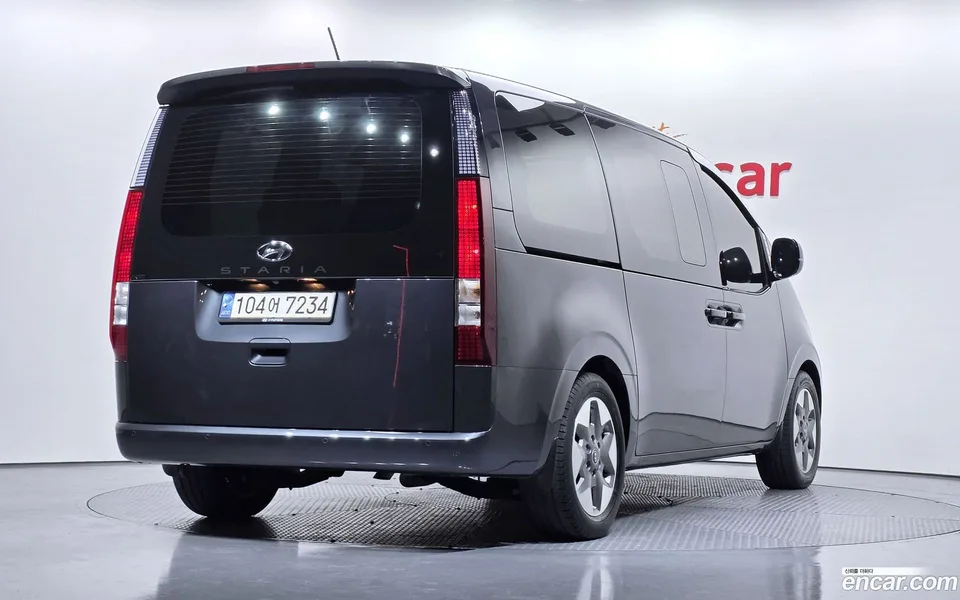 Hyundai Staria 9 2022 — миниатюра 2