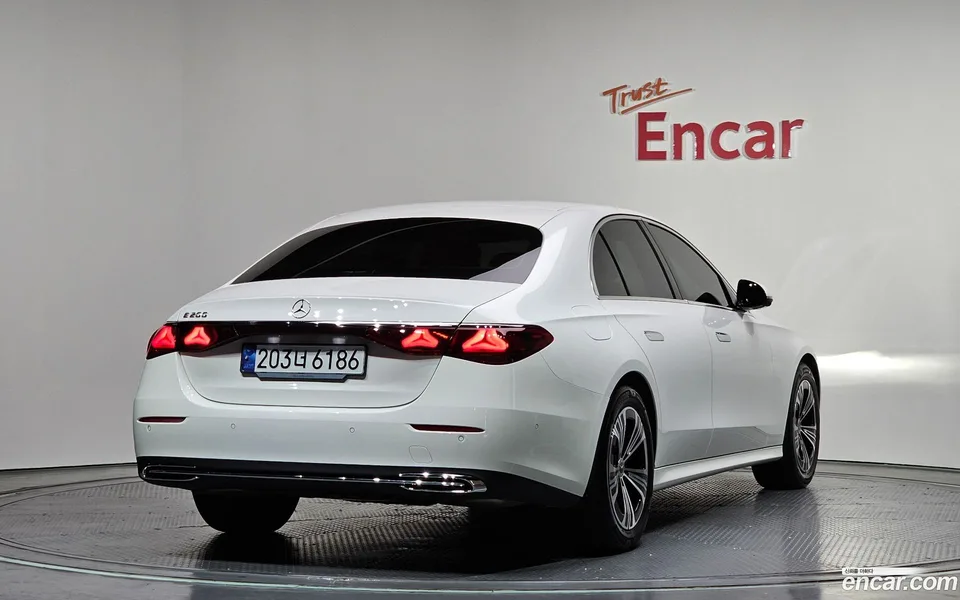 Mercedes-Benz E-Class E200 2024 — миниатюра 2