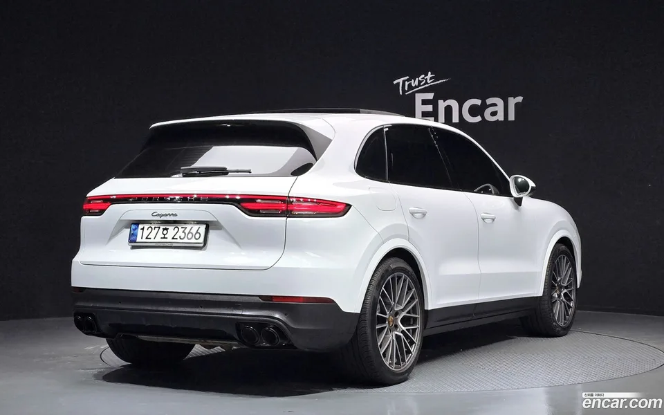 Porsche Cayenne 3.0 2023 — миниатюра 2