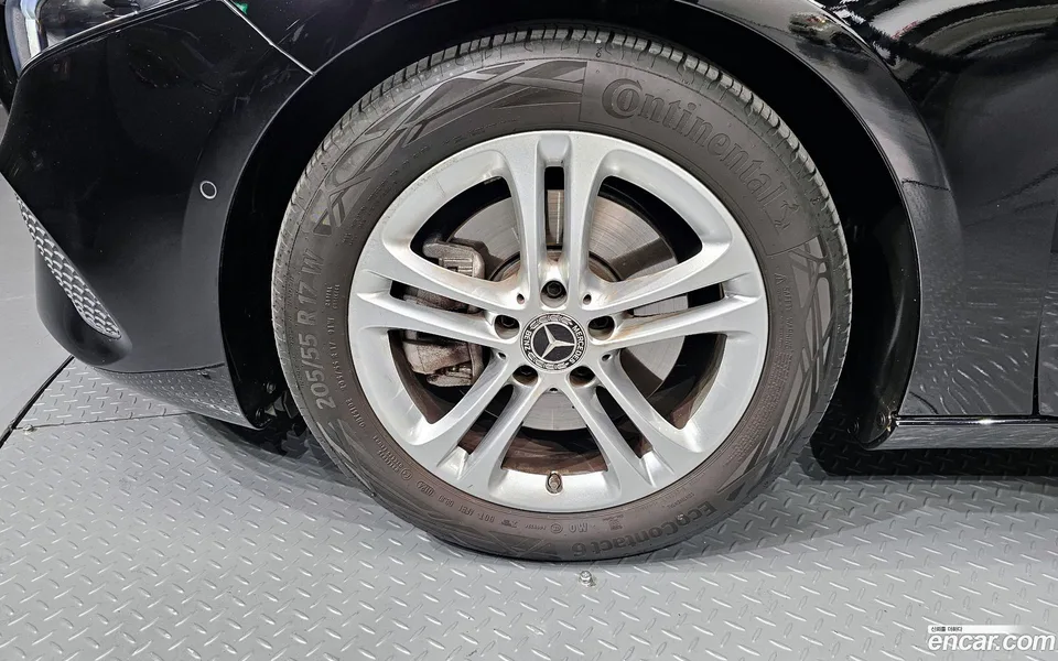 Mercedes-Benz A-Class A220 2024 — миниатюра 5
