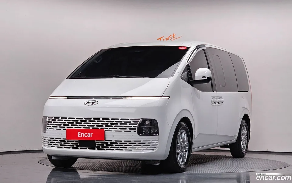 Hyundai Staria 5 2023 — фото 1, купить с доставкой в Москву