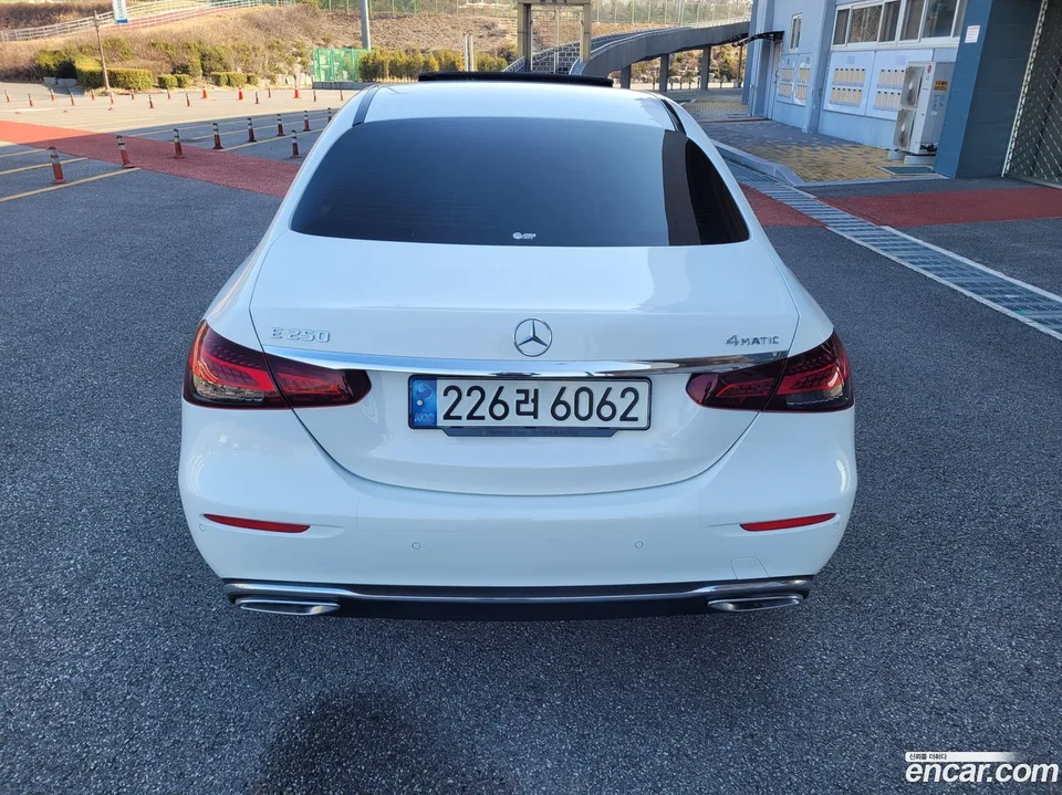 Mercedes-Benz E-Class E250 2022 — миниатюра 4