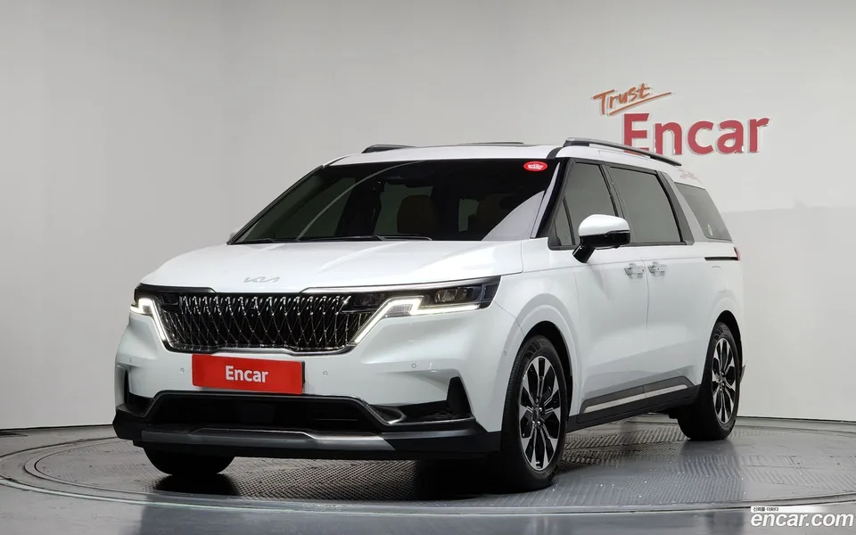 Kia Carnival 7 2023 — фото 1, купить с доставкой в Москву