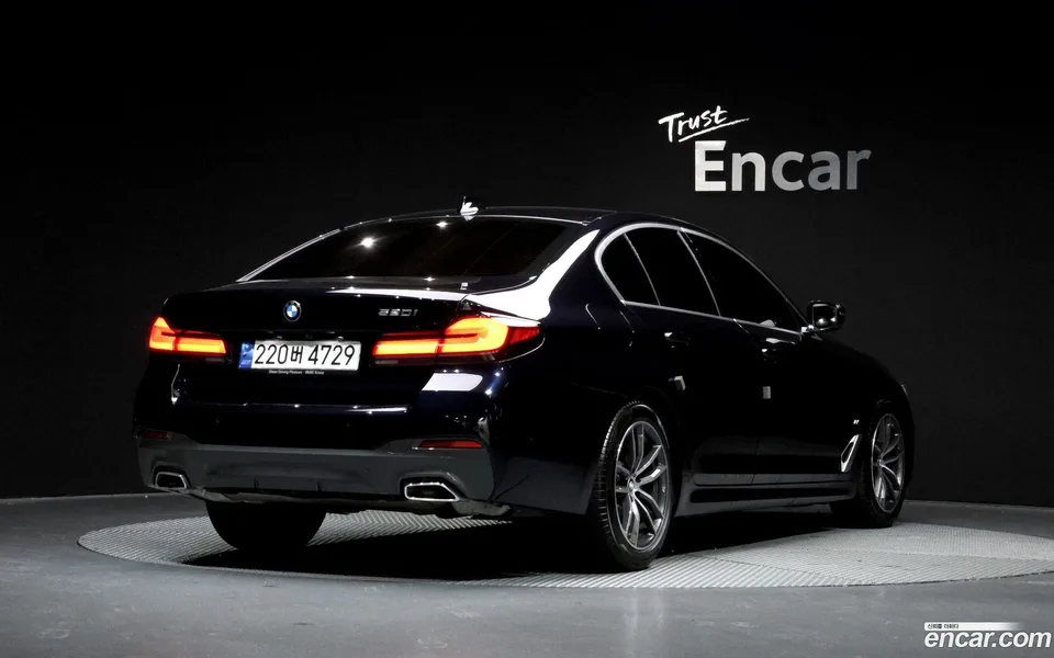 BMW 5 Series 520i M 2023 — миниатюра 2