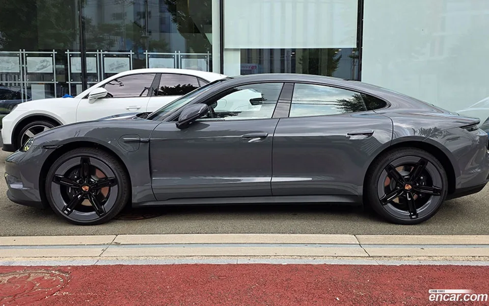 Porsche Taycan 4 2025 — миниатюра 2