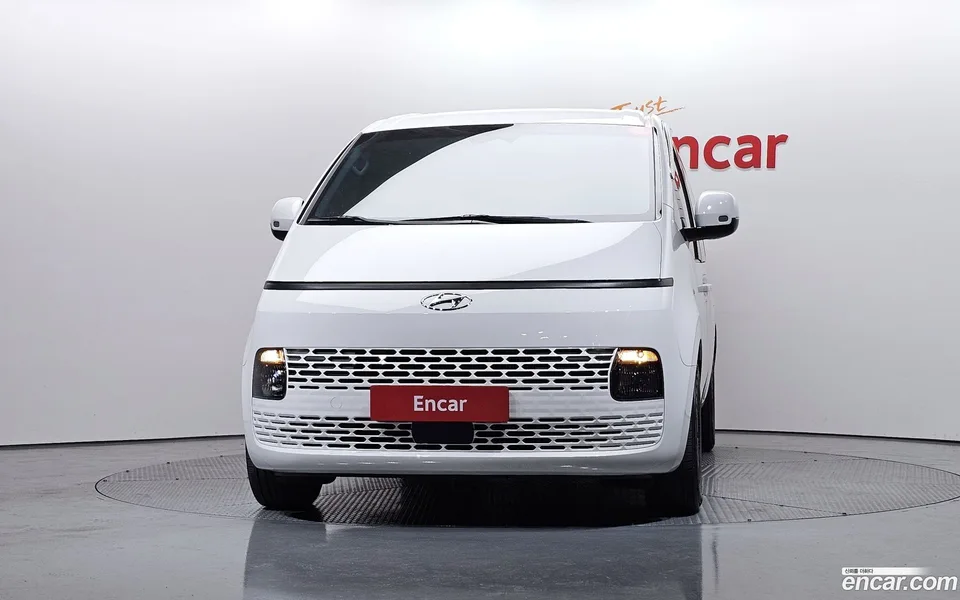 Hyundai Staria 3 2023 — миниатюра 3