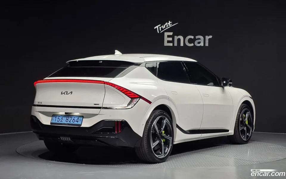 Kia EV6 GT 4WD 2023 — миниатюра 2