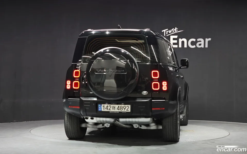 Land Rover Defender 110 D300 HSE 2022 — миниатюра 4
