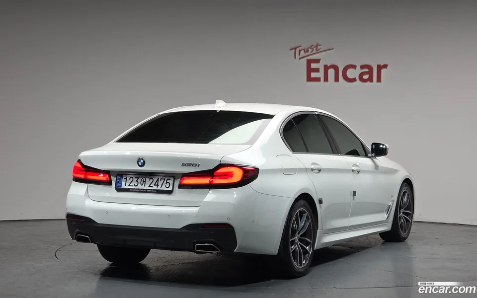 BMW 5 Series 520i M 2022 — миниатюра 2