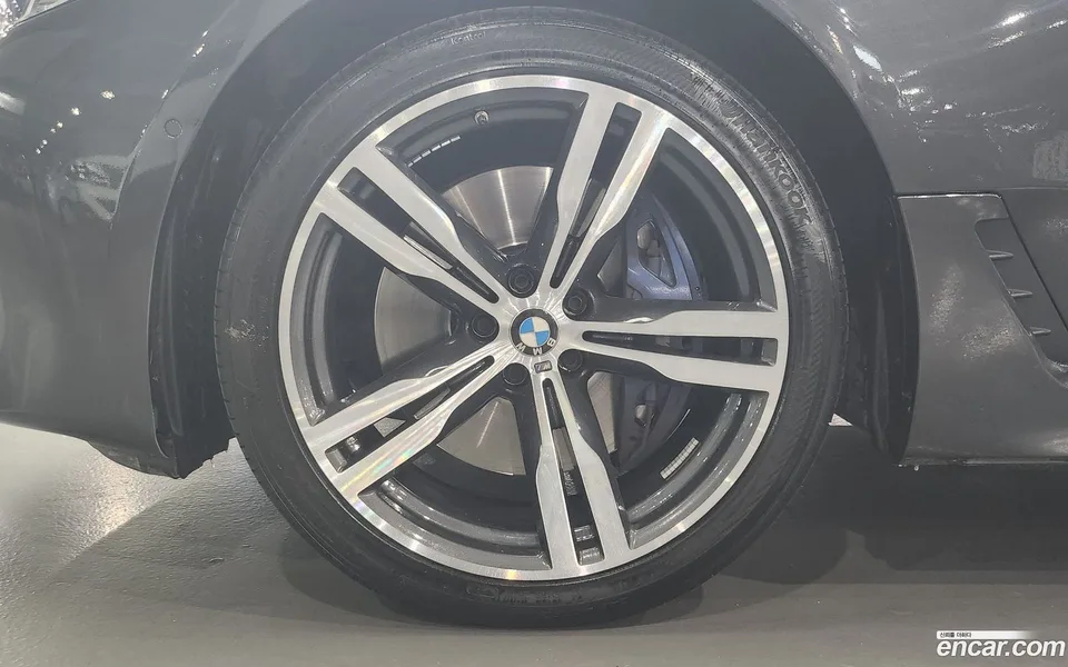 BMW 6 Series GT 630i xDrive M 2023 — миниатюра 5