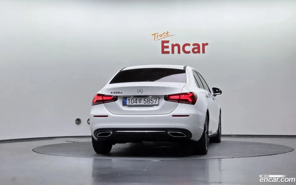 Mercedes-Benz A-Class A200d 2022 — миниатюра 4