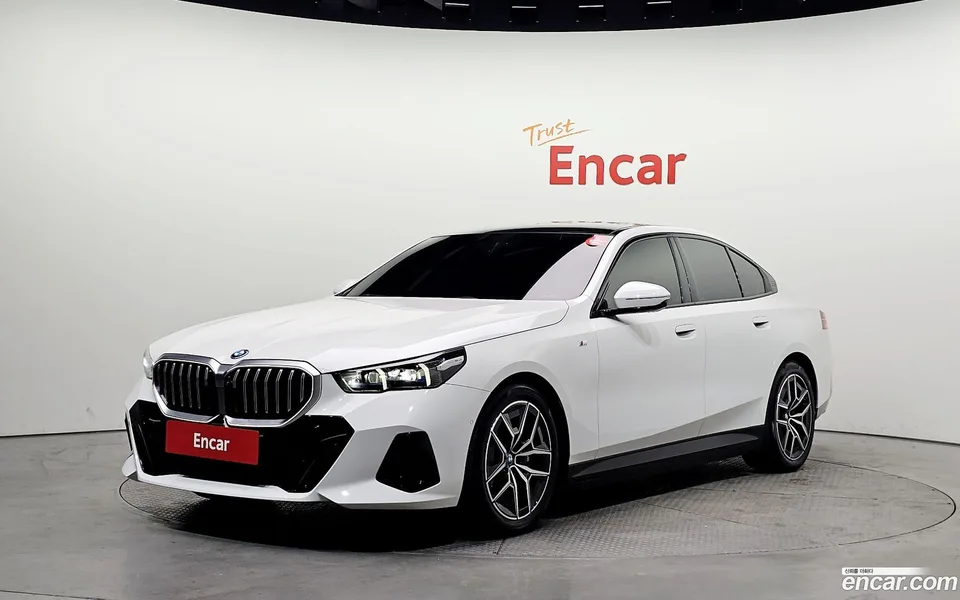 BMW i5 eDrive 40 M 2025 — фото 1, купить с доставкой в Москву