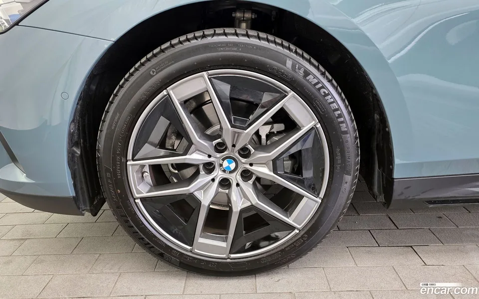 BMW 5 Series 520i 2025 — миниатюра 5