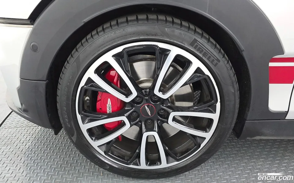 MINI Cooper S Clubman JCW 2023 — миниатюра 5