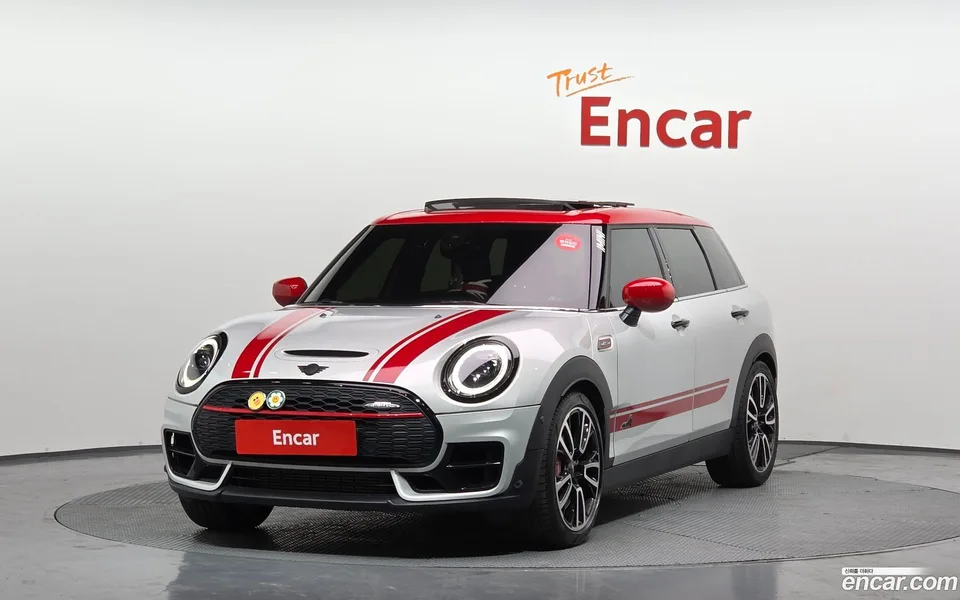MINI Cooper S Clubman JCW 2023 — фото 1, купить с доставкой в Москву