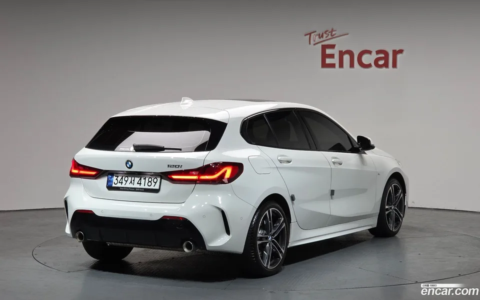 BMW 1 Series 120i M 2023 — миниатюра 2