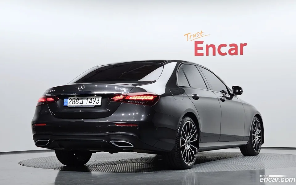 Mercedes-Benz E-Class E350 4MATIC AMG Line 2023 — миниатюра 2