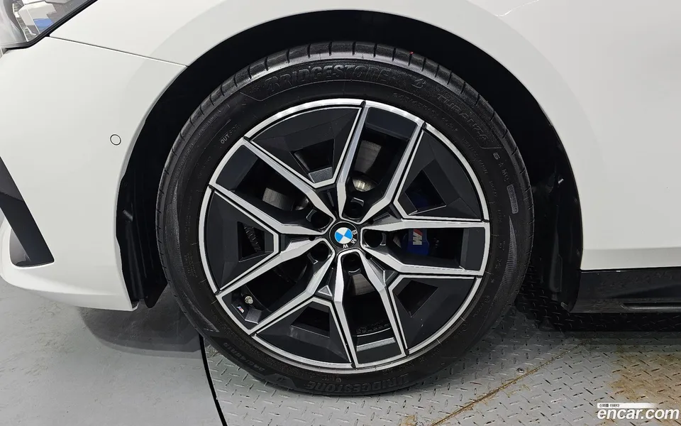 BMW 5 Series 520i M 2024 — миниатюра 5