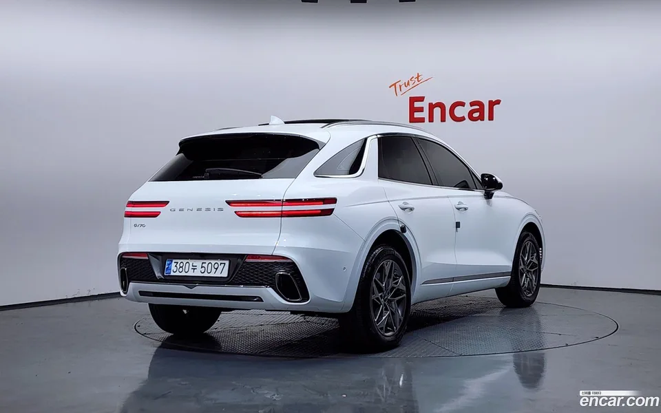 Genesis GV70 2.5T 2WD 2023 — миниатюра 2