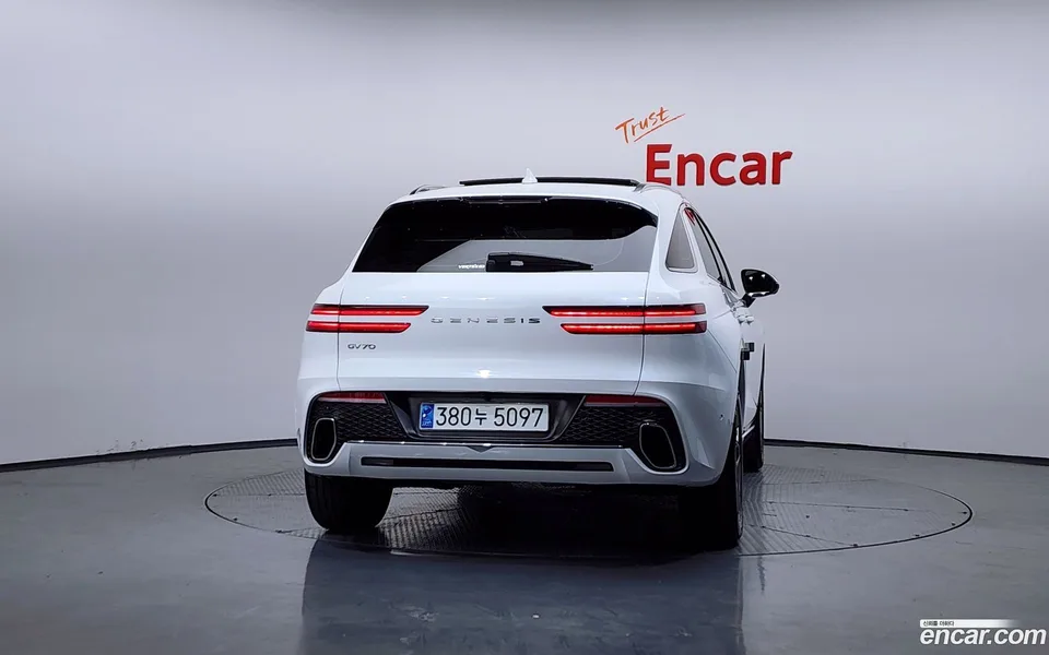 Genesis GV70 2.5T 2WD 2023 — миниатюра 4
