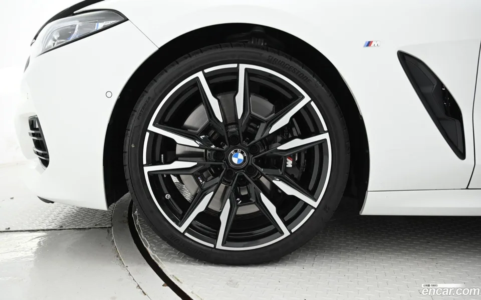 BMW 8 Series M850i xDrive 2025 — миниатюра 5