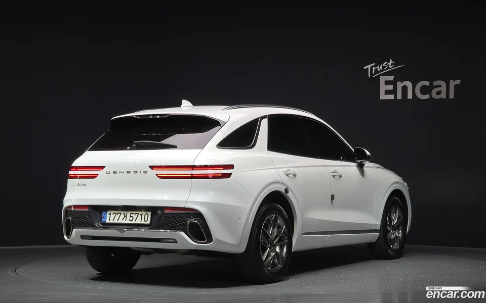 Genesis GV70 2.5T 2WD 2022 — миниатюра 2