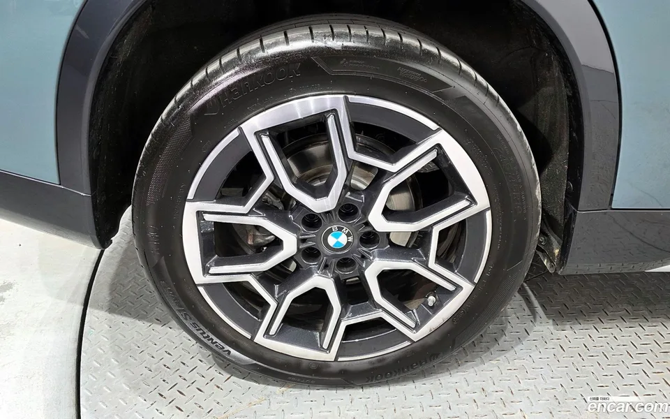 BMW X1 xDrive 20i xLine 2024 — миниатюра 5