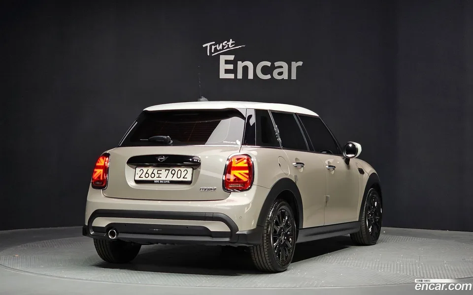 MINI Cooper 5 2023 — миниатюра 2