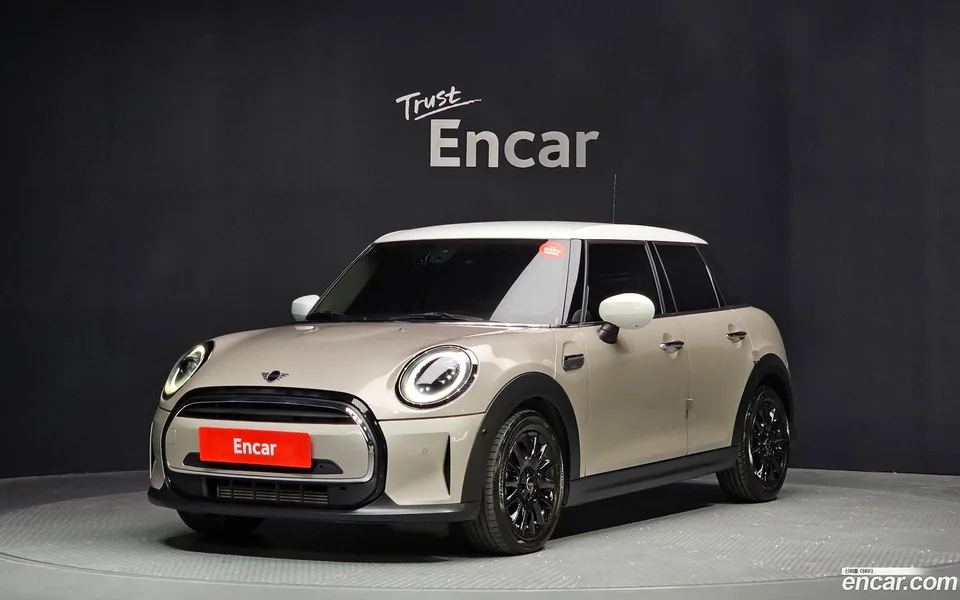 MINI Cooper 5 2023 — фото 1, купить с доставкой в Москву
